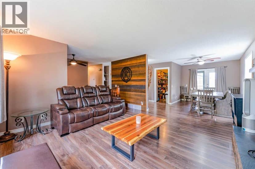 680 Wallace Drive, Carstairs, photo 6
