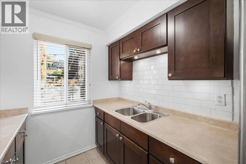 202 212 FORBES AVENUE, North Vancouver, photo 4