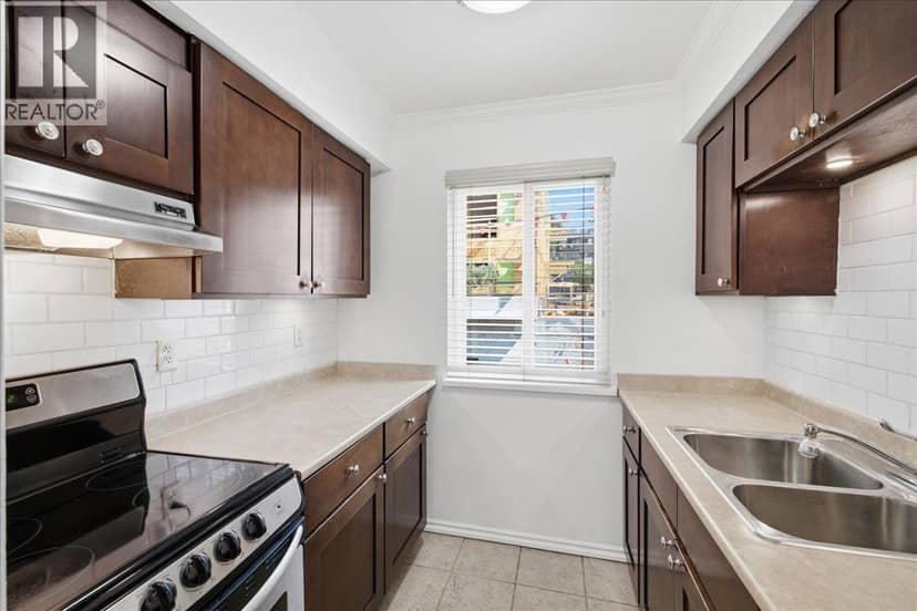 202 212 FORBES AVENUE, North Vancouver, photo 3