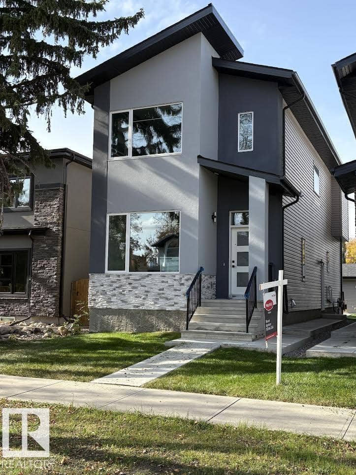 11032 128 ST NW, Edmonton