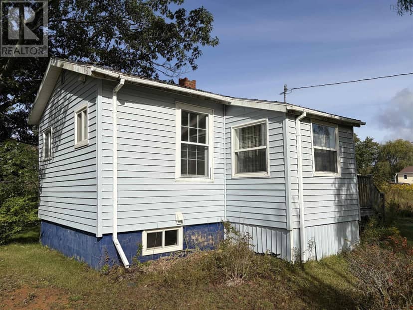1108 Highway 2, Hilden