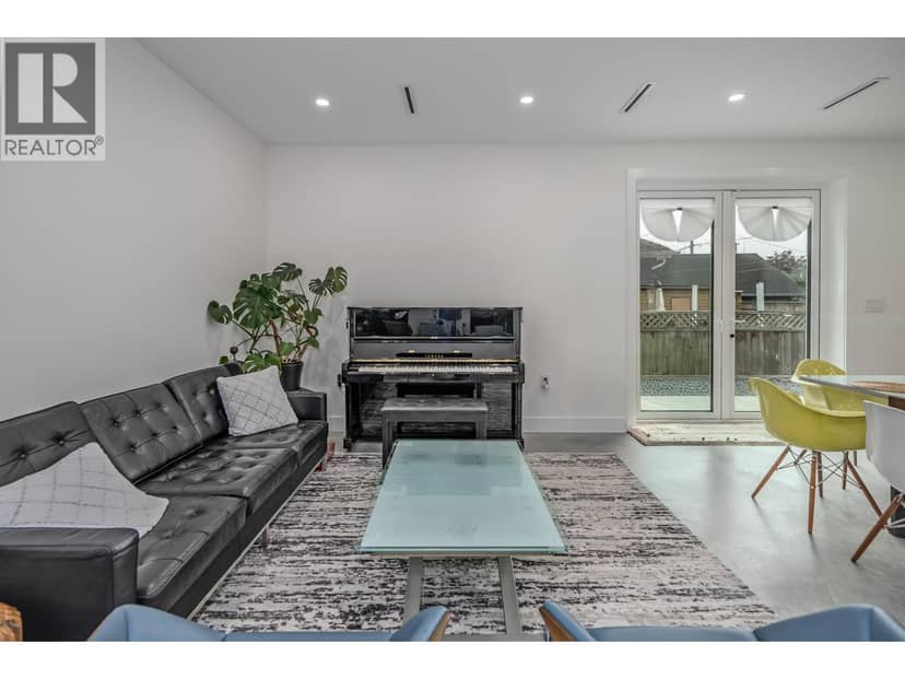 251 Douglas Crescent, Richmond, photo 6