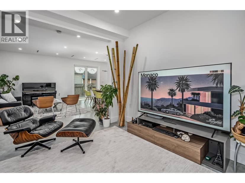 251 Douglas Crescent, Richmond, photo 5