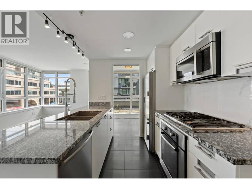 569 2080 West Broadway Street, Vancouver