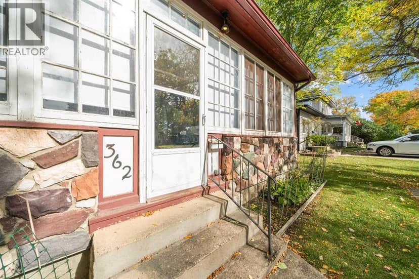 362 7 Street SE, Medicine Hat, photo 2