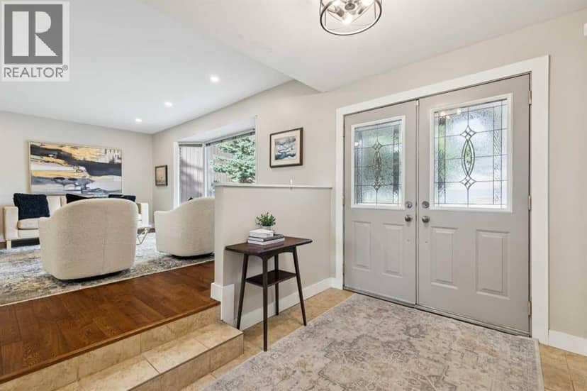 7 Woodgreen Crescent SW, Calgary, photo 2