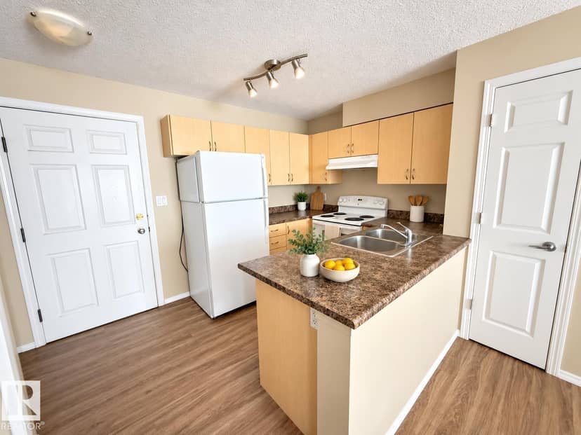 #310 42 Summerwood Bv, Sherwood Park, photo 2