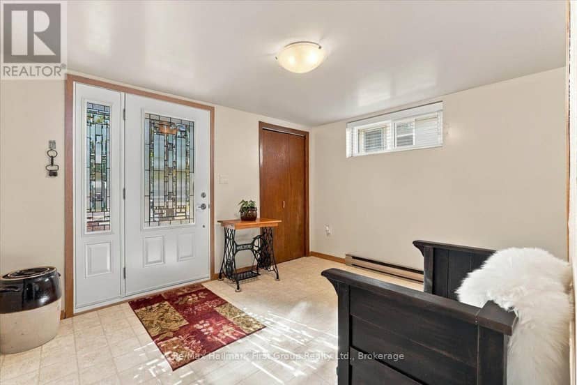 192 St. Lawrence Street W, Centre Hastings, photo 3