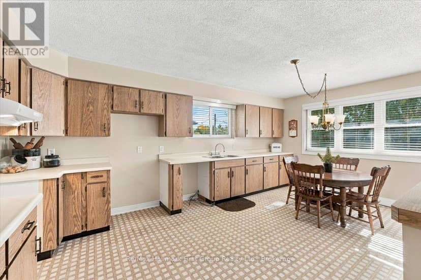 192 St. Lawrence Street W, Centre Hastings, photo 8