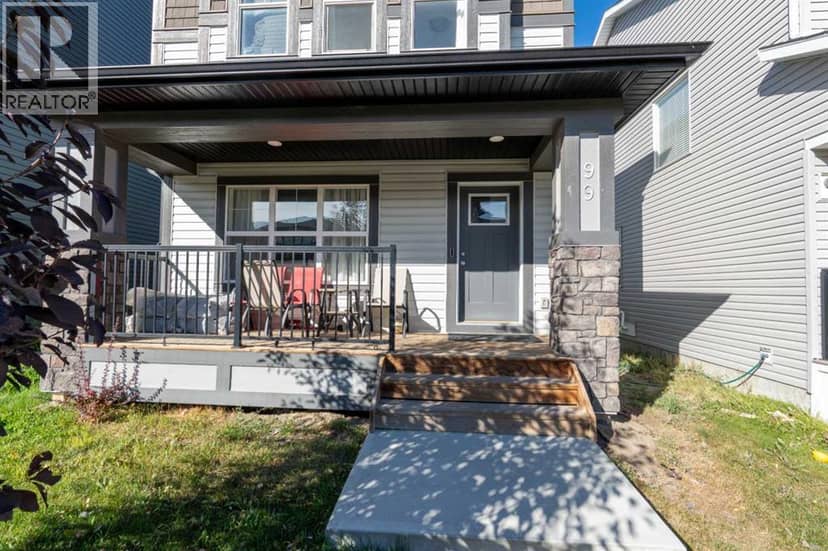 99 Hillcrest Close SW, Airdrie, photo 2
