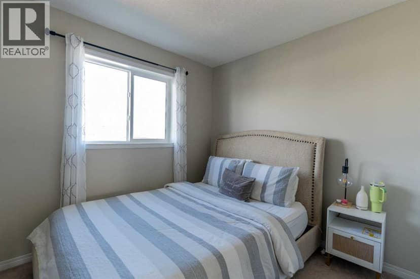 99 Hillcrest Close SW, Airdrie, photo 6