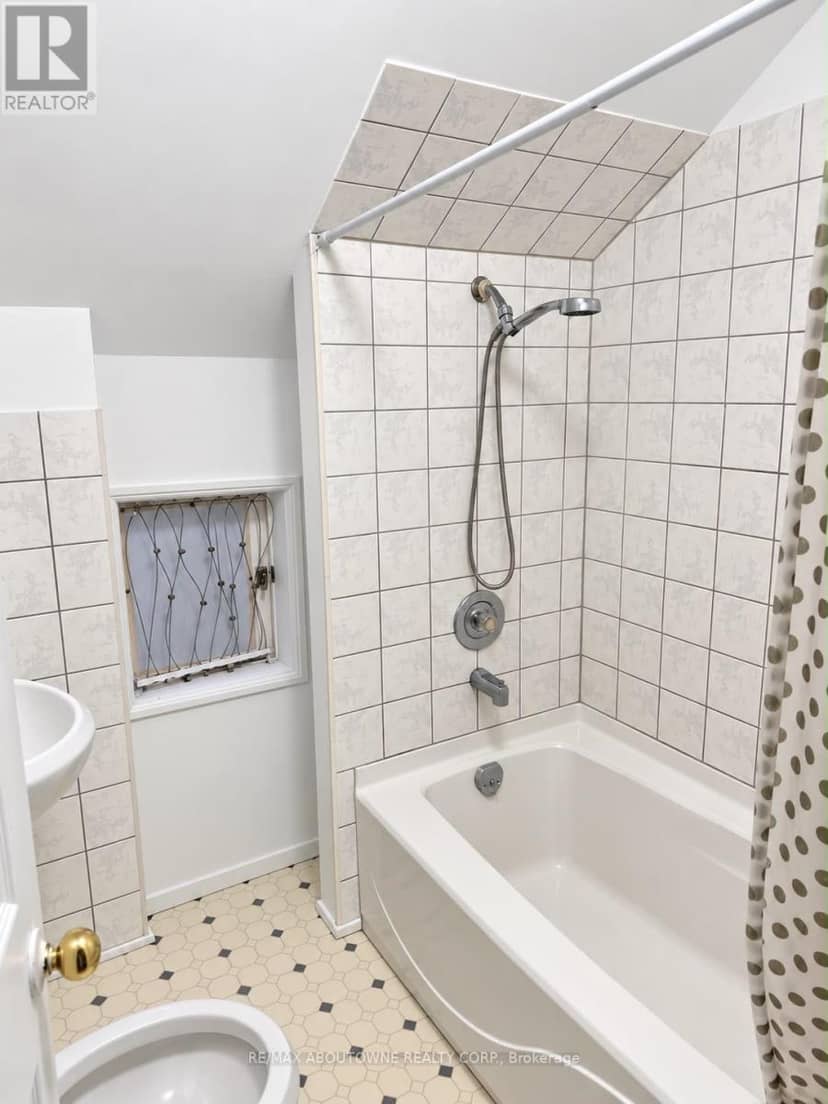 70 Wellington Street S, Hamilton, photo 4