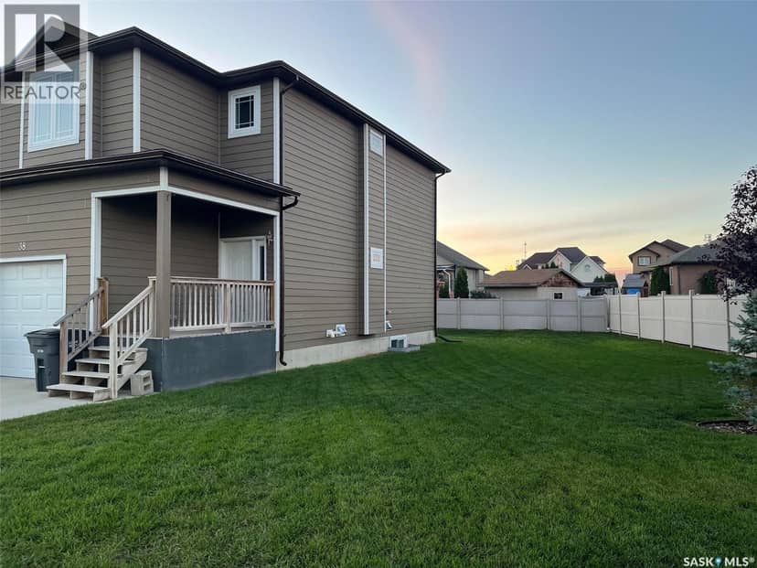 38 McKenzie LANE, White City, photo 2