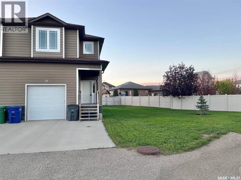 38 McKenzie LANE, White City
