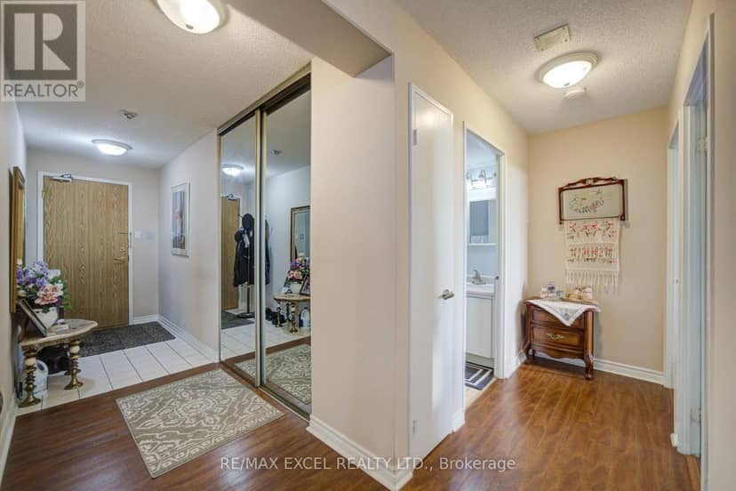 1403 - 300 Alton Towers Circle, Toronto, photo 8