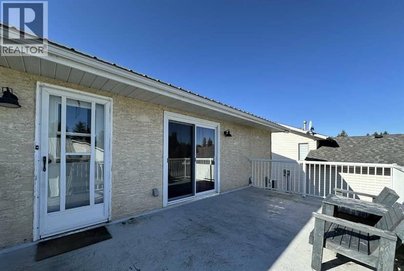 6008 57 Avenue, Ponoka, photo 2