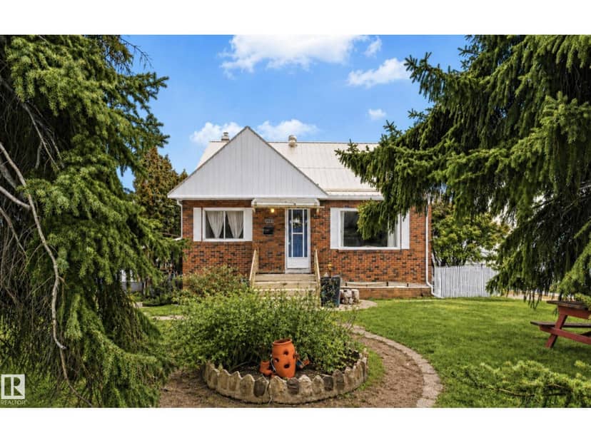 7703 77 AV NW, Edmonton, photo 2