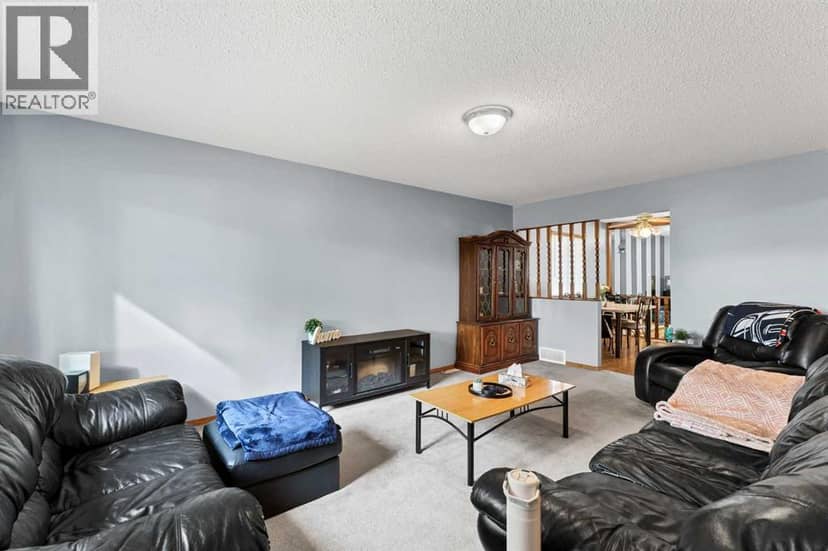 2685 15 Avenue SE, Medicine Hat, photo 3
