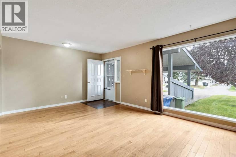 105, 107 Elm Place, Okotoks, photo 4