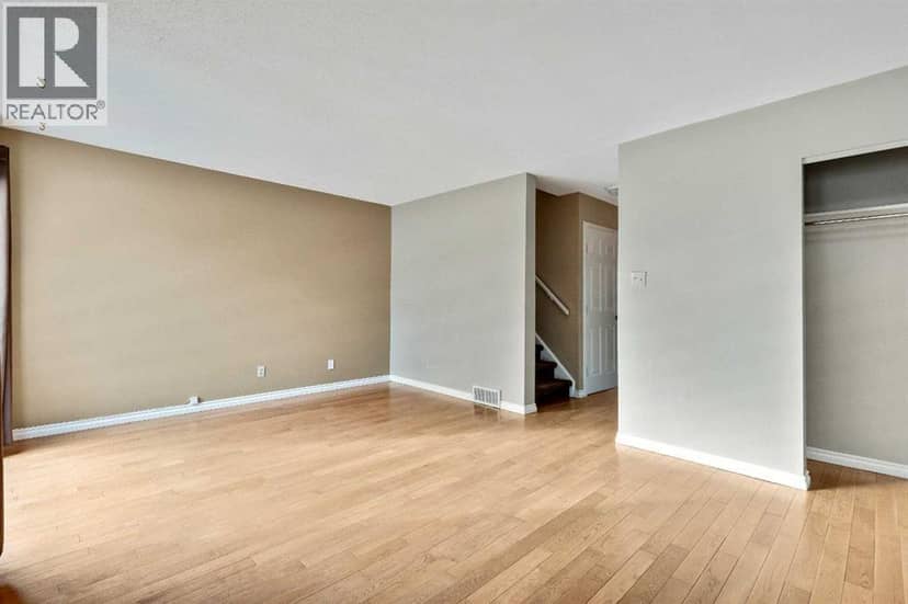 105, 107 Elm Place, Okotoks, photo 2