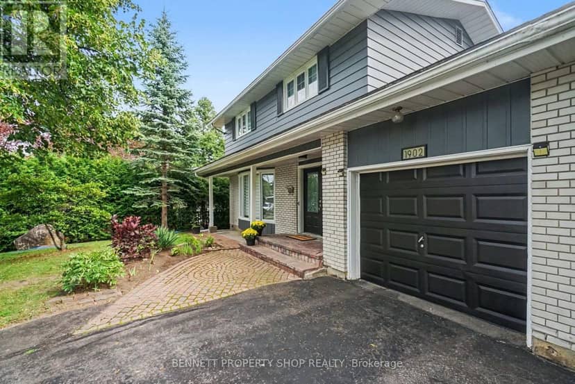 1902 Featherston Drive, Ottawa, photo 2