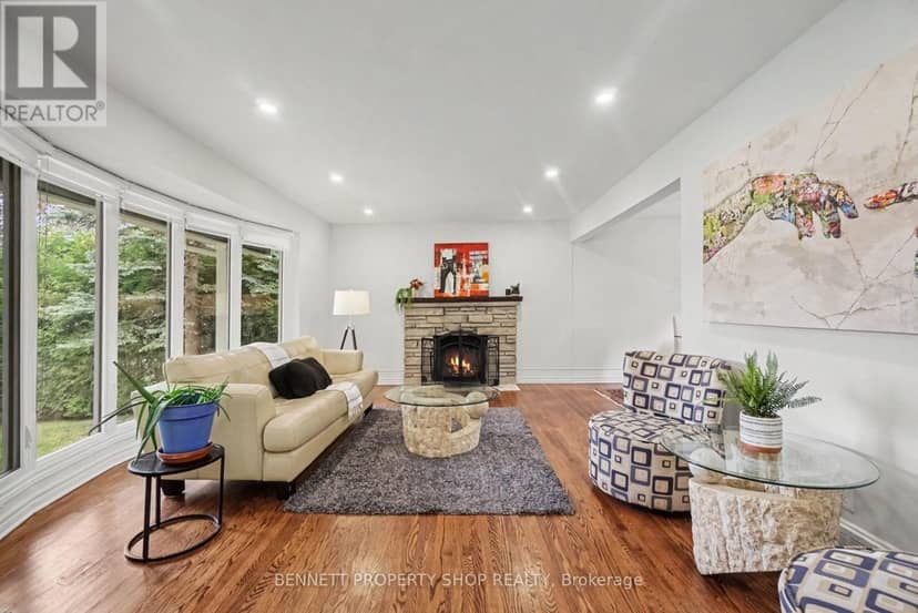 1902 Featherston Drive, Ottawa, photo 3