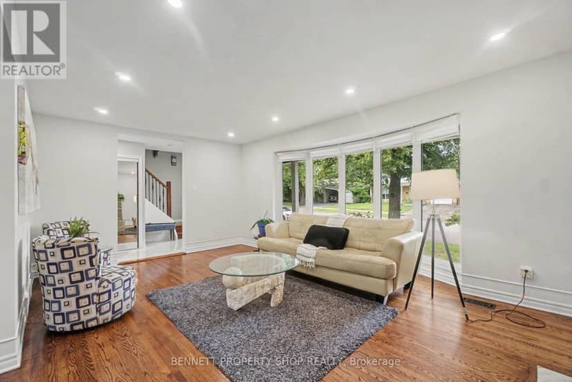 1902 Featherston Drive, Ottawa, photo 4