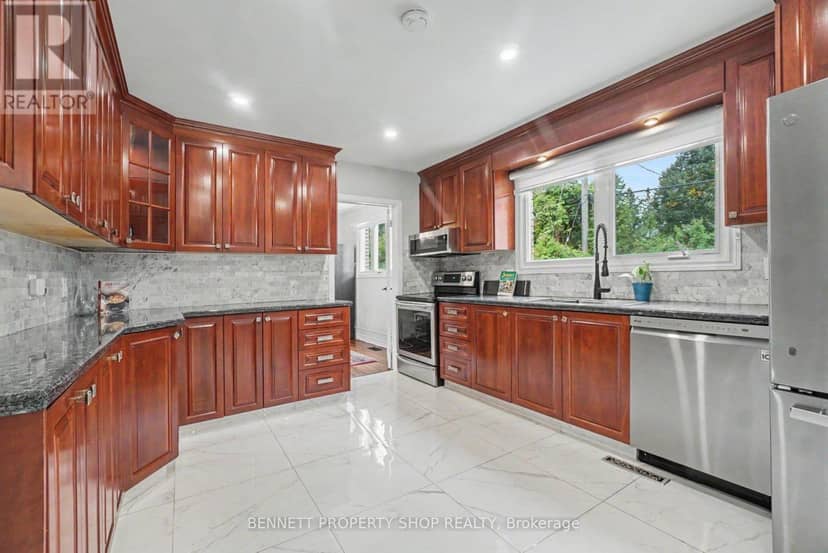 1902 Featherston Drive, Ottawa, photo 8