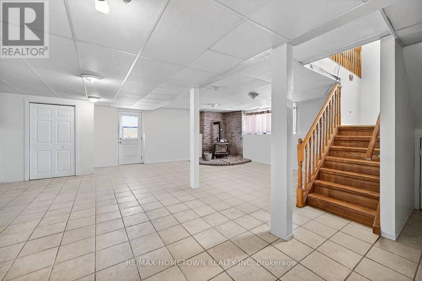 16 Graham Lake Road, Front of Yonge, photo 5