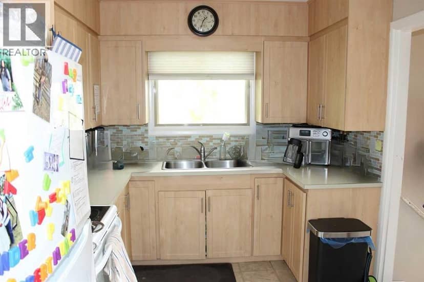407 7th Street, Picture Butte, photo 2