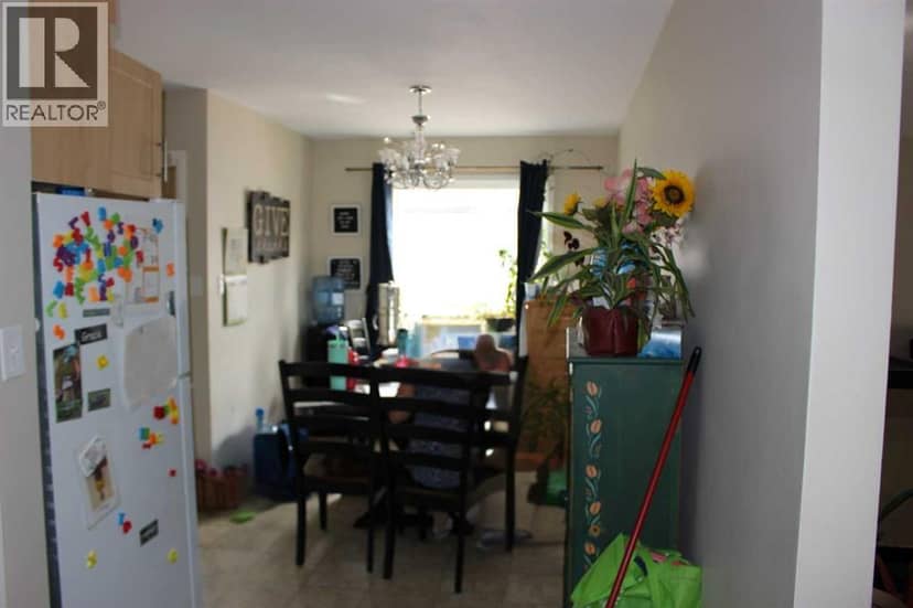 407 7th Street, Picture Butte, photo 3
