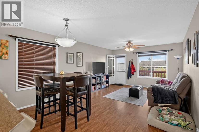 445 Stonegate Way NW, Airdrie, photo 4