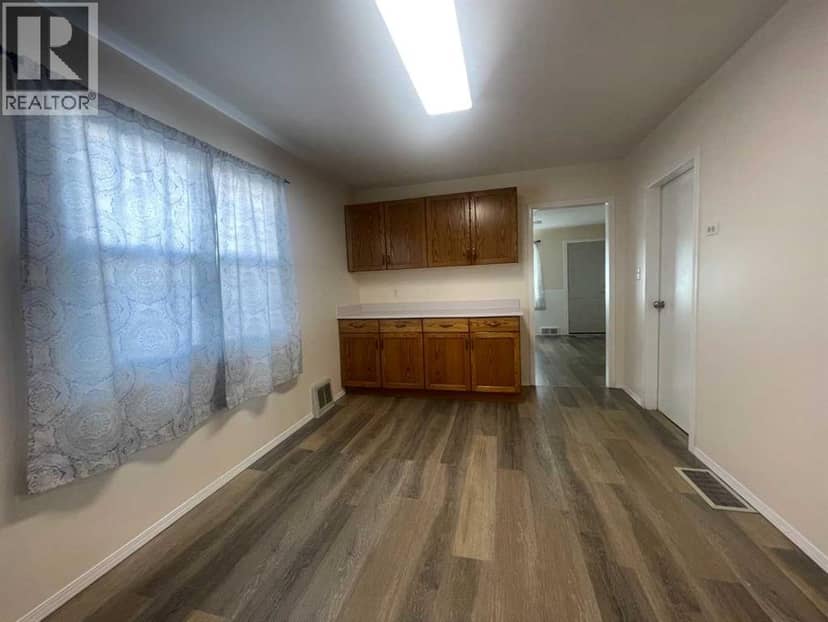 5306 50 Street, Camrose, photo 7