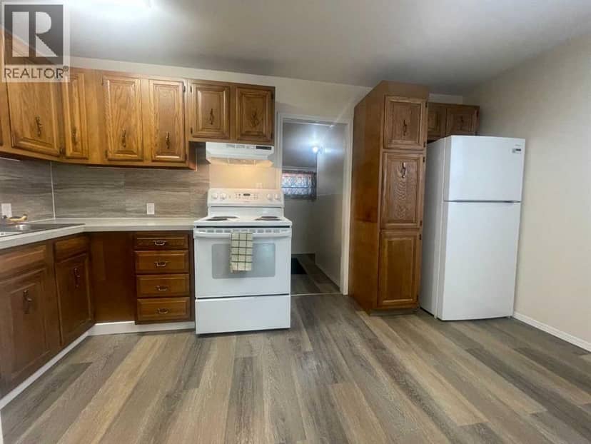 5306 50 Street, Camrose, photo 3