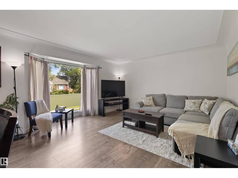 10994 135 ST NW, Edmonton, photo 2