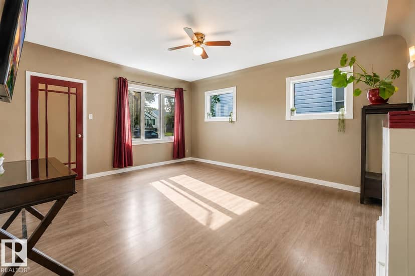 12130 95A ST NW, Edmonton, photo 2