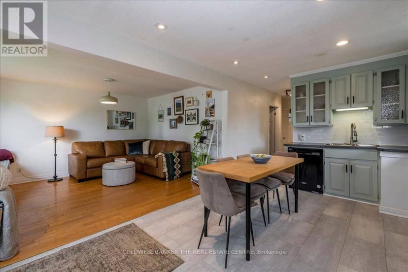 18 Agnes Street, Barrie, photo 4
