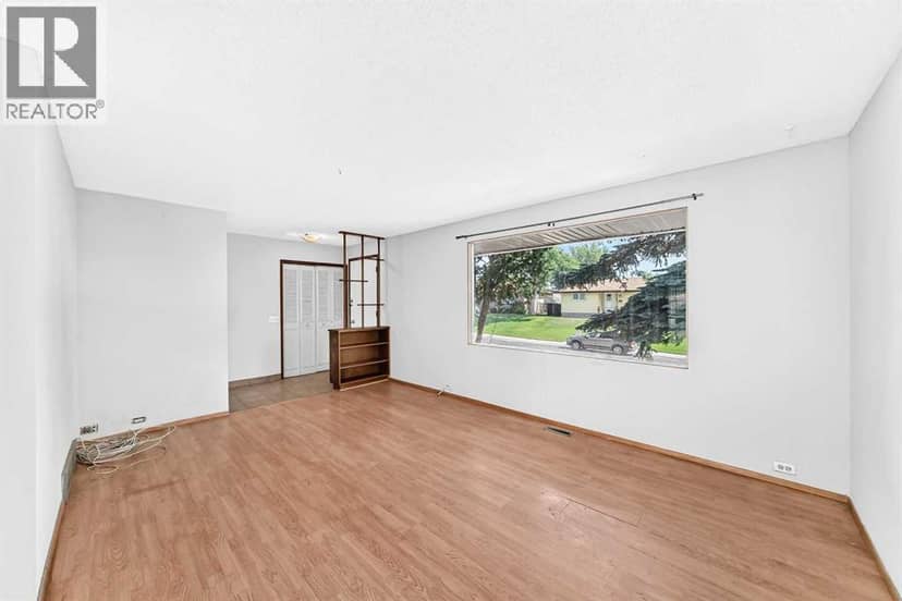 6839 Huntridge Hill NE, Calgary, photo 8