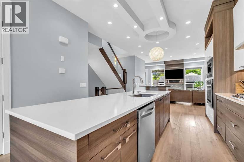 2417 25 Avenue NW, Calgary, photo 3