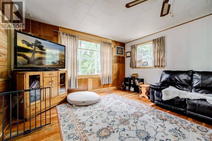 20638 24 Avenue, Bellevue, photo 4
