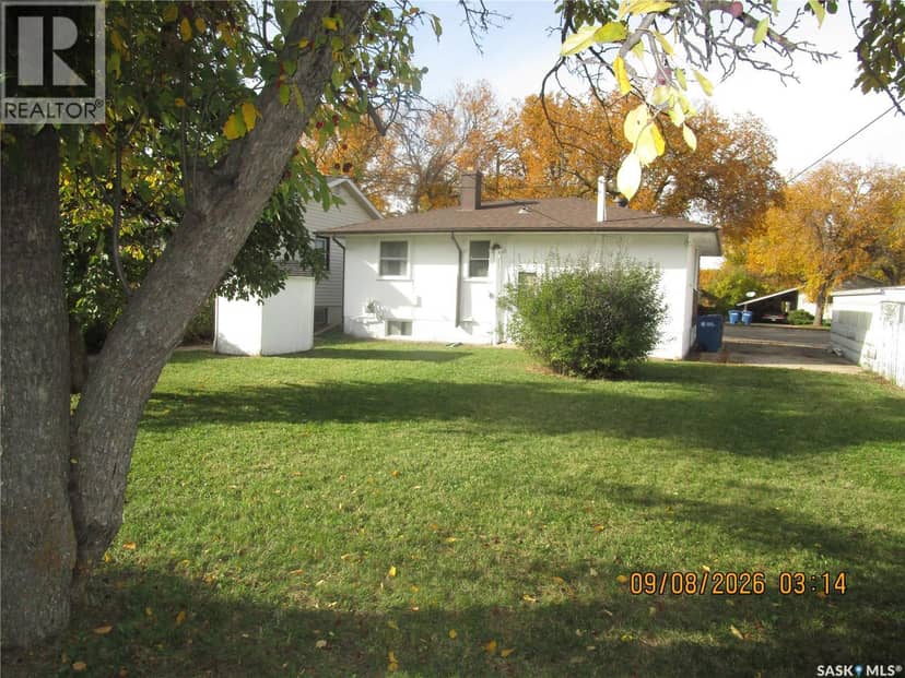215 Dominion Road, Assiniboia, photo 2