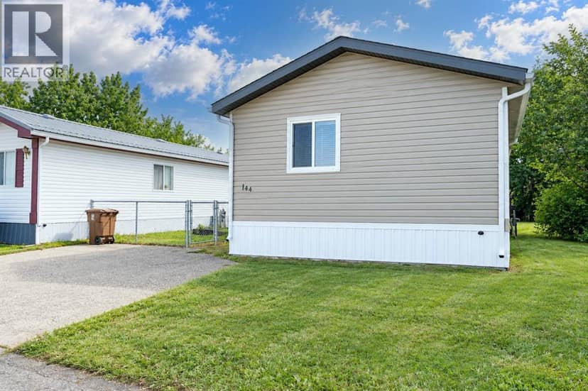 144 Birch Street W, Brooks, photo 3