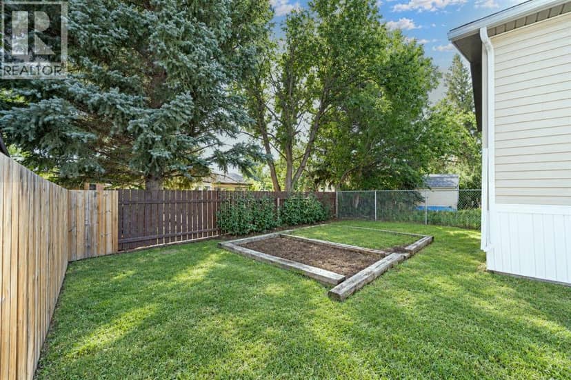 144 Birch Street W, Brooks, photo 6