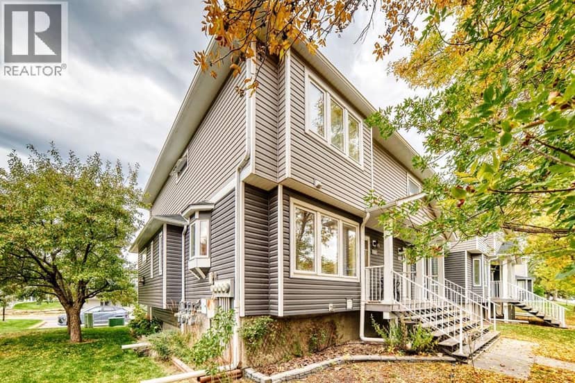 355 Regal Park NE, Calgary, photo 3