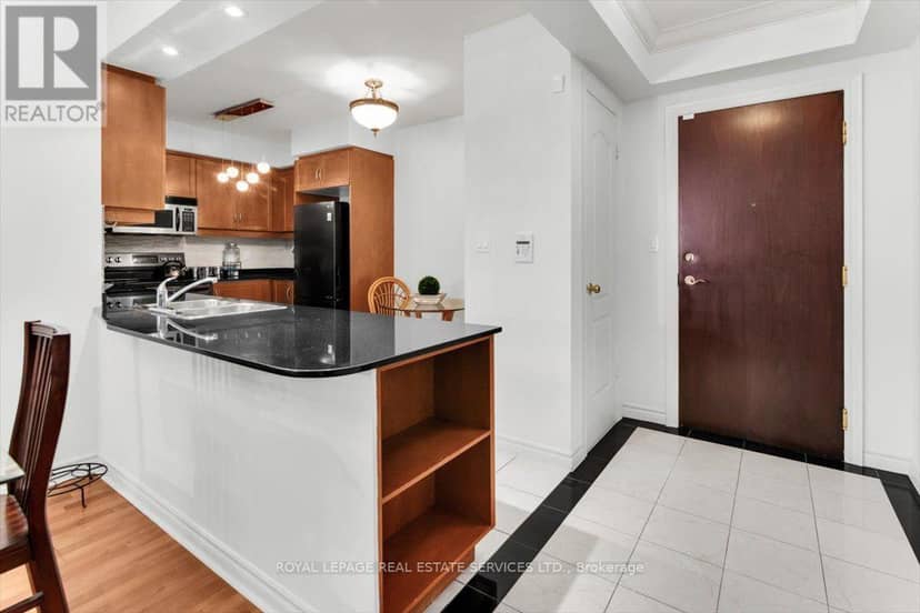 317 - 28 William Carson Crescent, Toronto, photo 2