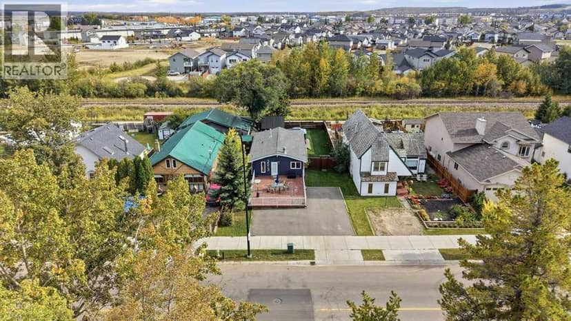 3513 50 Avenue, Sylvan Lake, photo 6