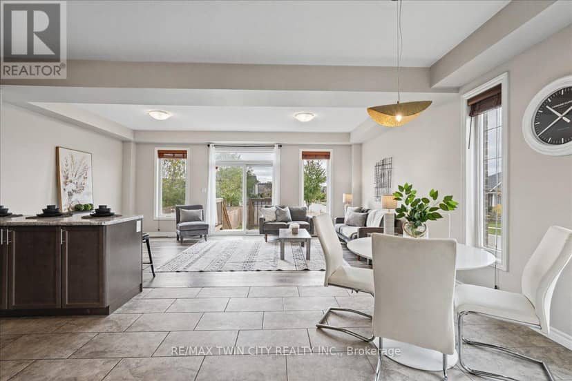 100 Links Crescent N, Woodstock, photo 5