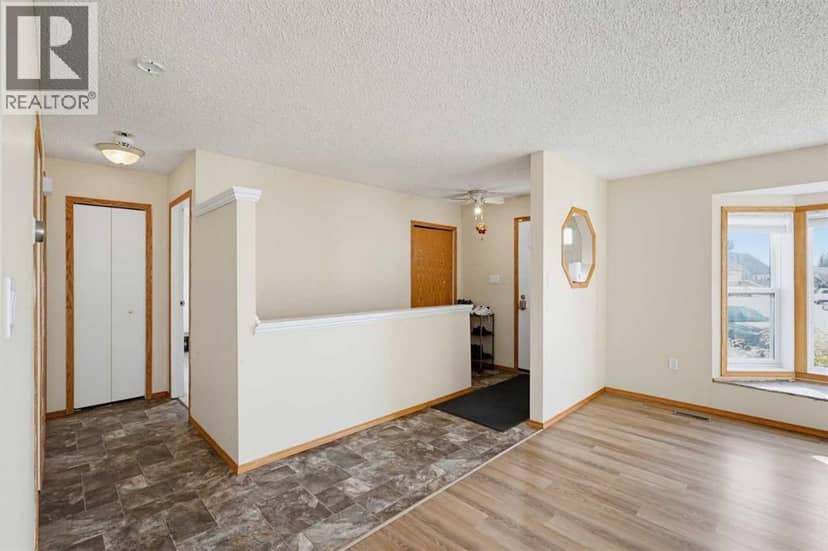 63 Dundee Crescent, Penhold, photo 5