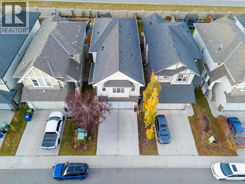 411 Hillcrest Circle SW, Airdrie, photo 3