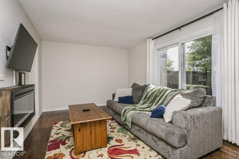 117 Woodstock NW, Edmonton, photo 2